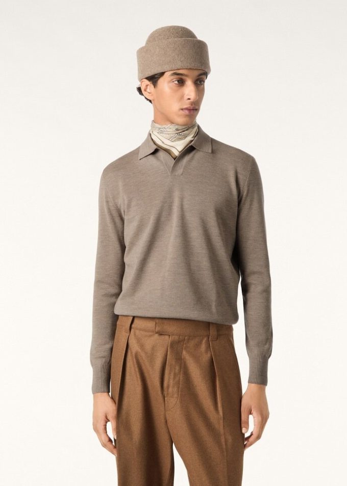 Buttonless Polo-shirt