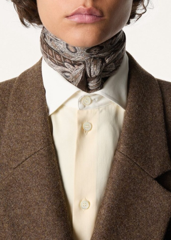 Floral Majolica Foulard 90 x 90 Floral Majolica Foulard 90 x 90