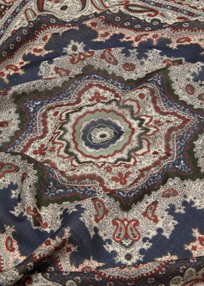 Floral Majolica Foulard 90 x 90 Floral Majolica Foulard 90 x 90